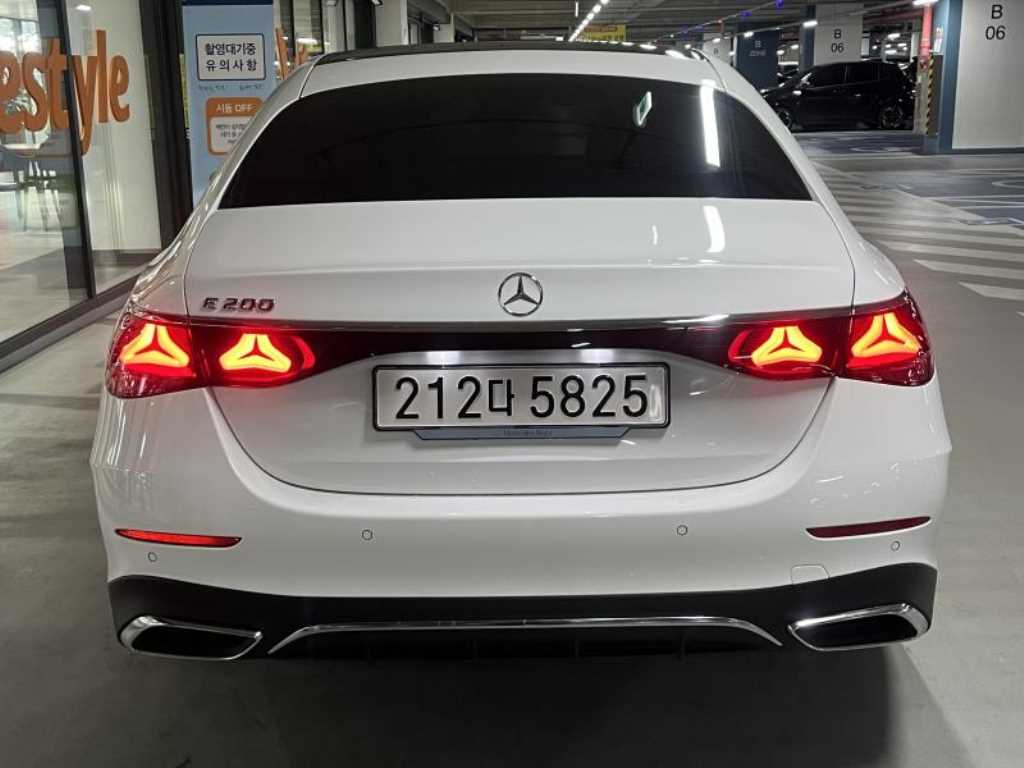 Mercedes Benz E class - Vista 5