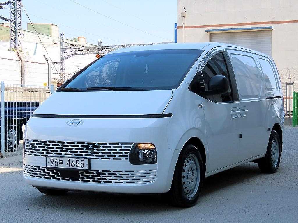 HYUNDAI Staria - Vista 2