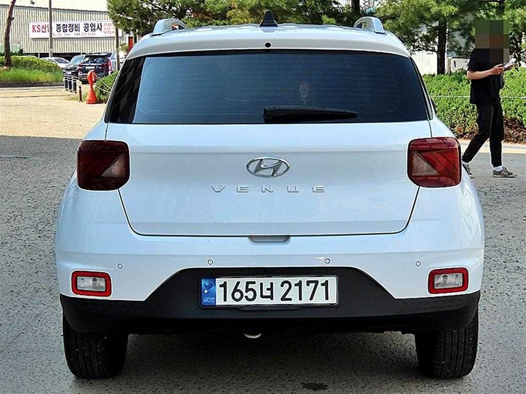 HYUNDAI Venue - Vista 4