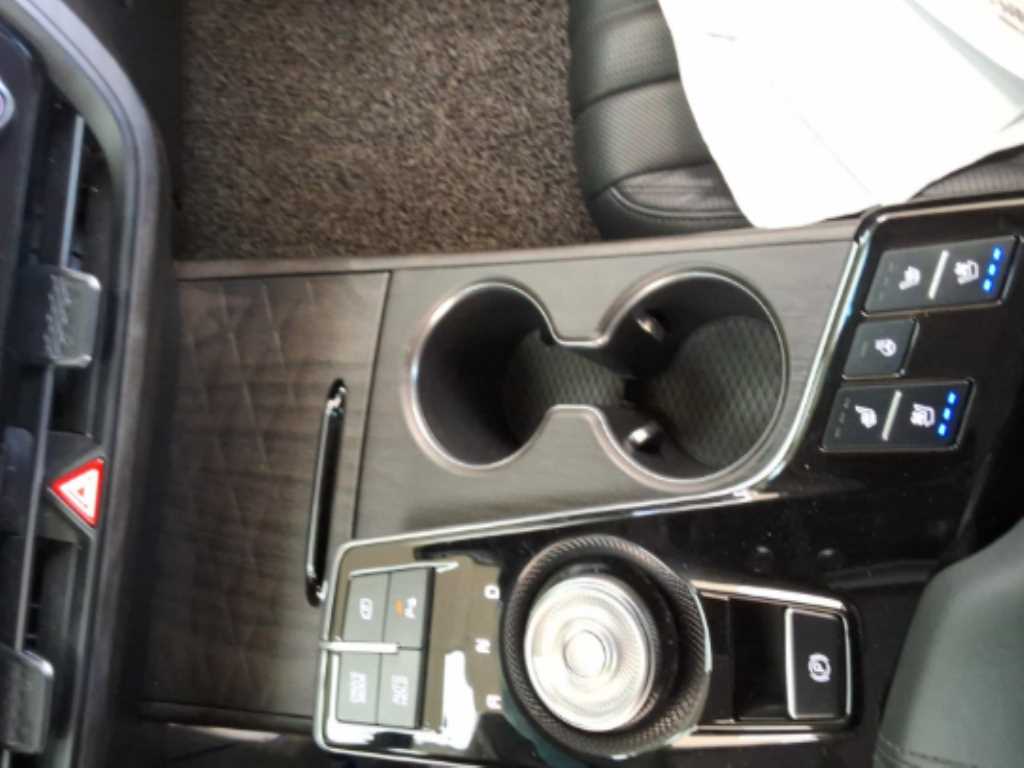 KIA K8 - Vista 5