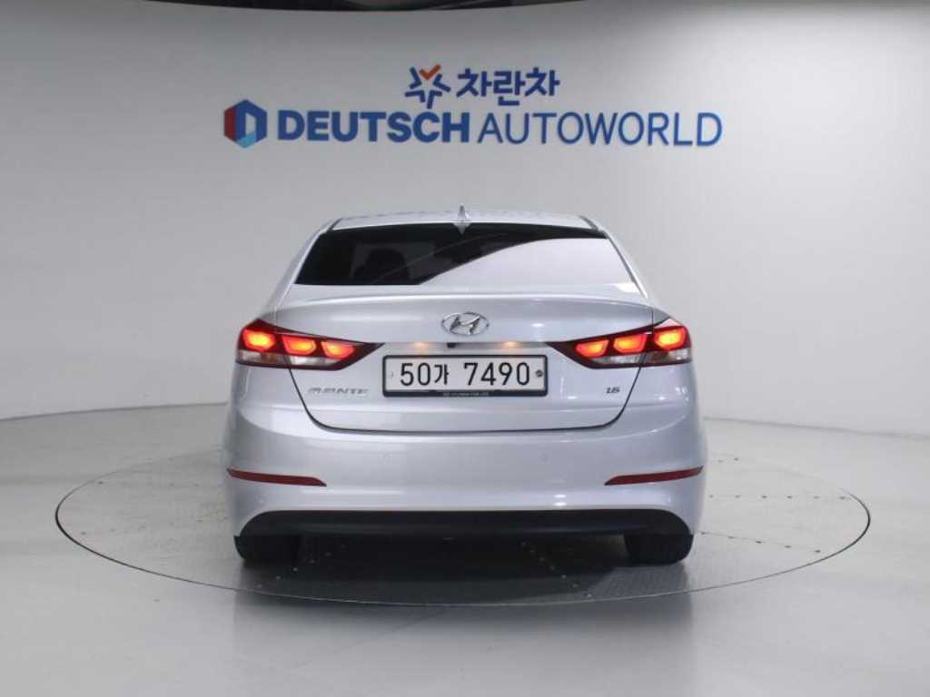 HYUNDAI Avante - Vista 4