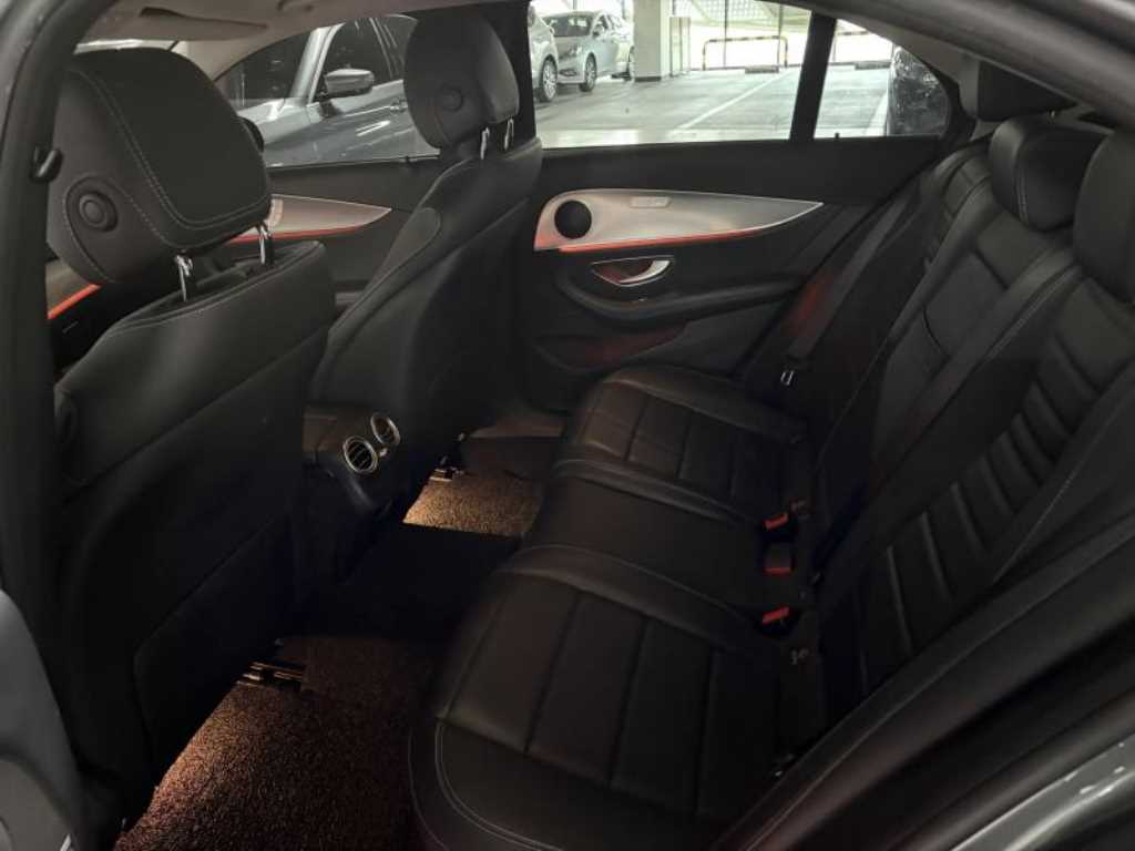 Mercedes Benz E class - Vista 5