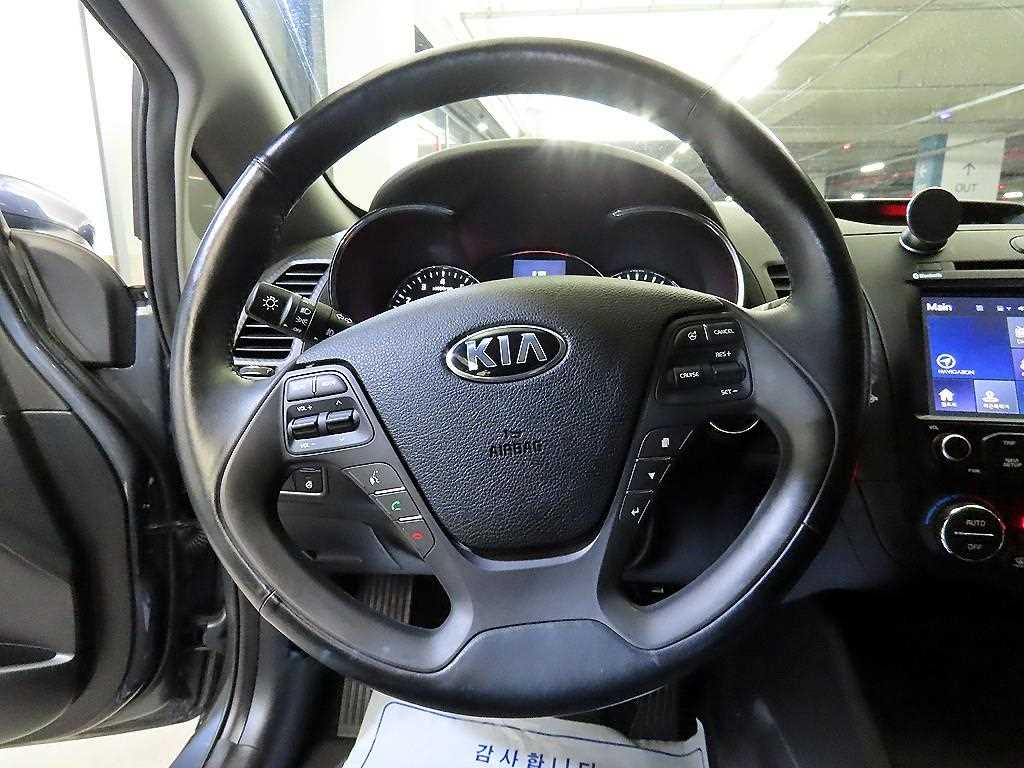 KIA K3 - Vista 8