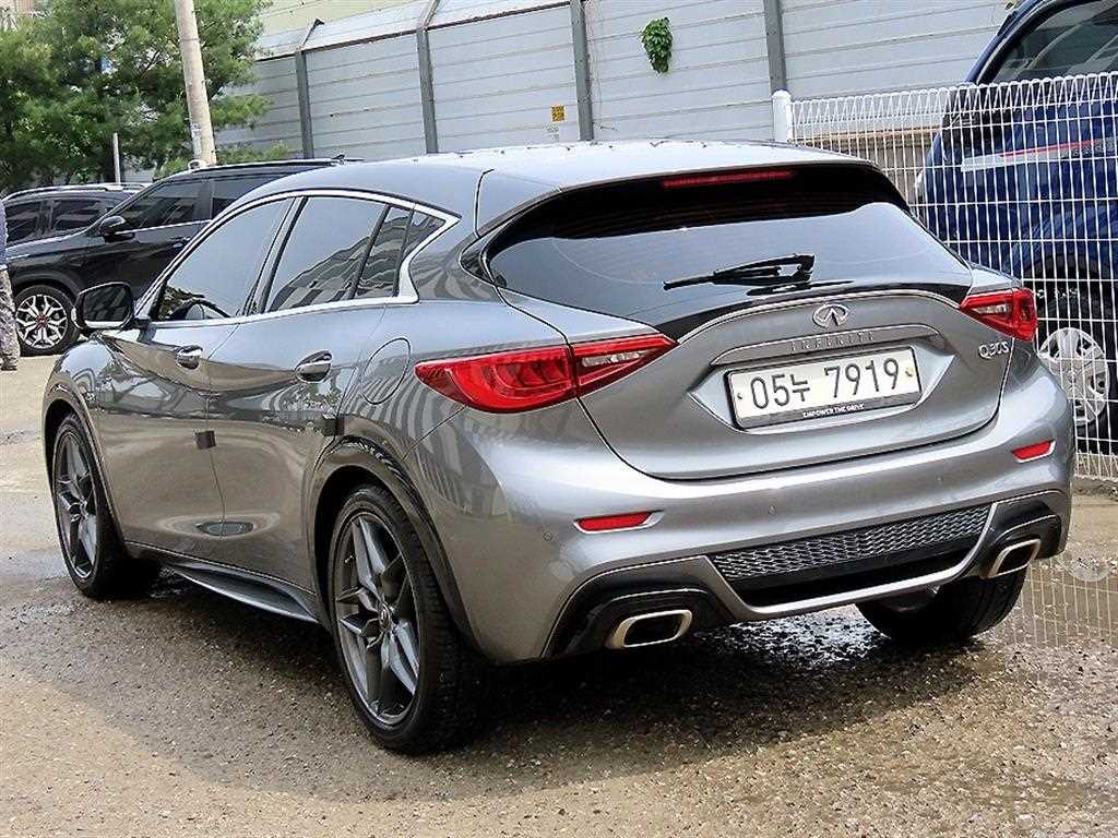 Infiniti Q - Vista 3