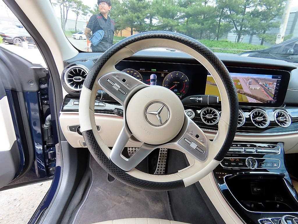 Mercedes Benz CLS Class - Vista 8