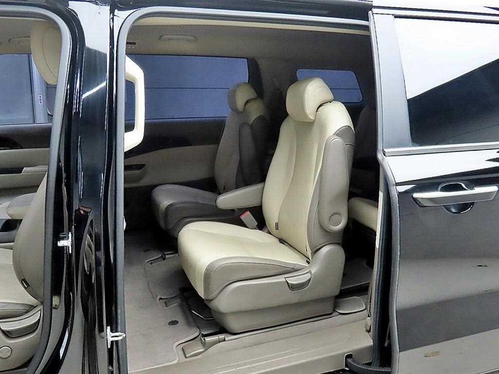 KIA Carnival - Vista 6