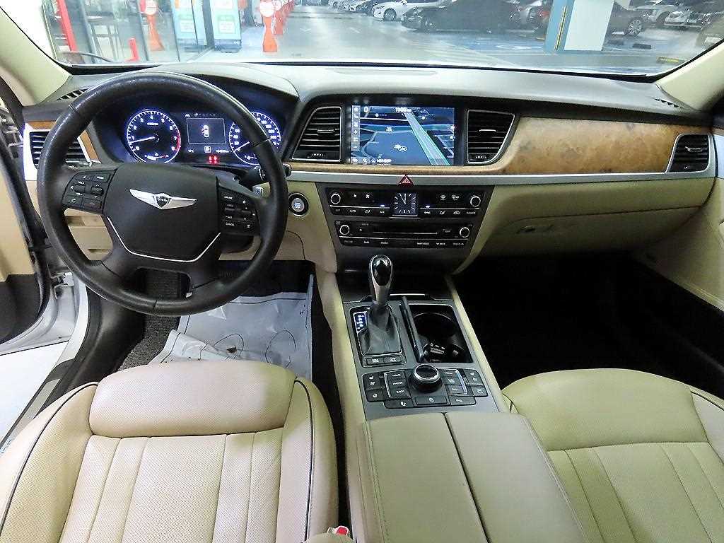 HYUNDAI Genesis - Vista 10