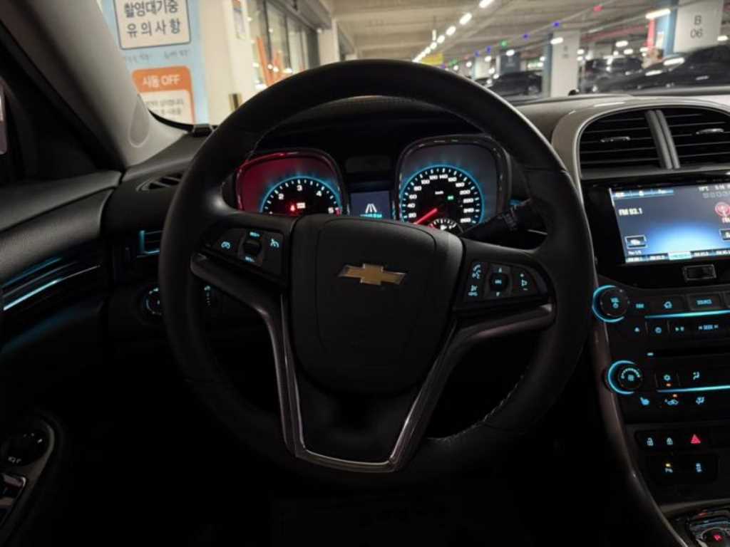 Chevrolet Malibu - Vista 8