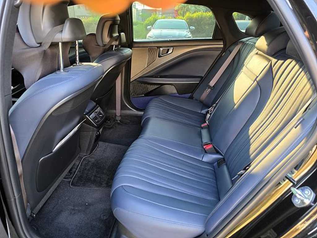 KIA K8 - Vista 7