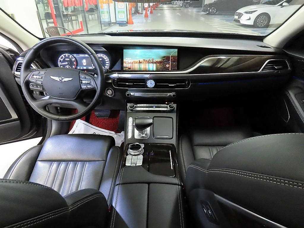 Genesis G90 - Vista 10