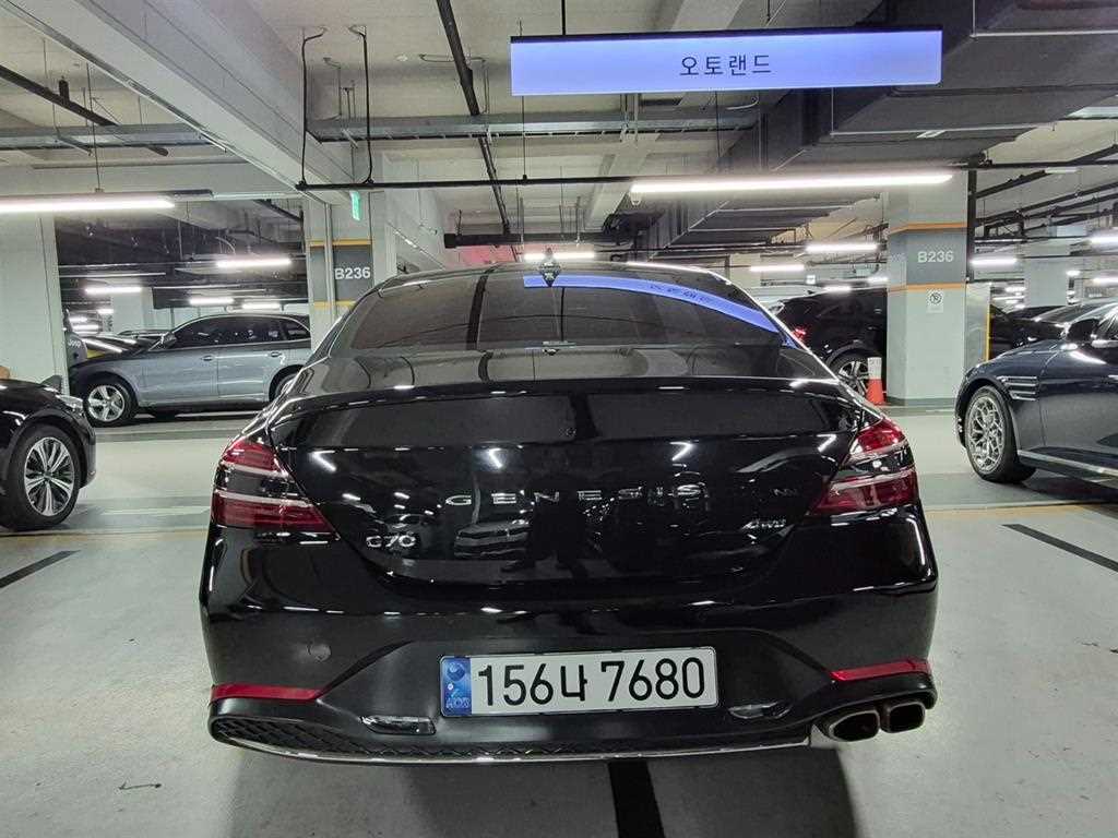 Genesis G70 - Vista 4