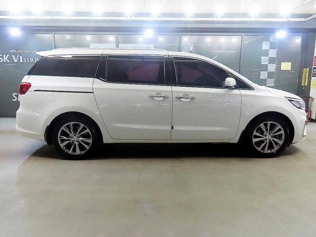 KIA Carnival - Vista 3