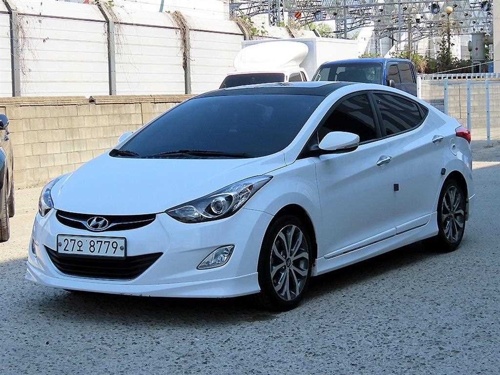 HYUNDAI Avante - Vista 2