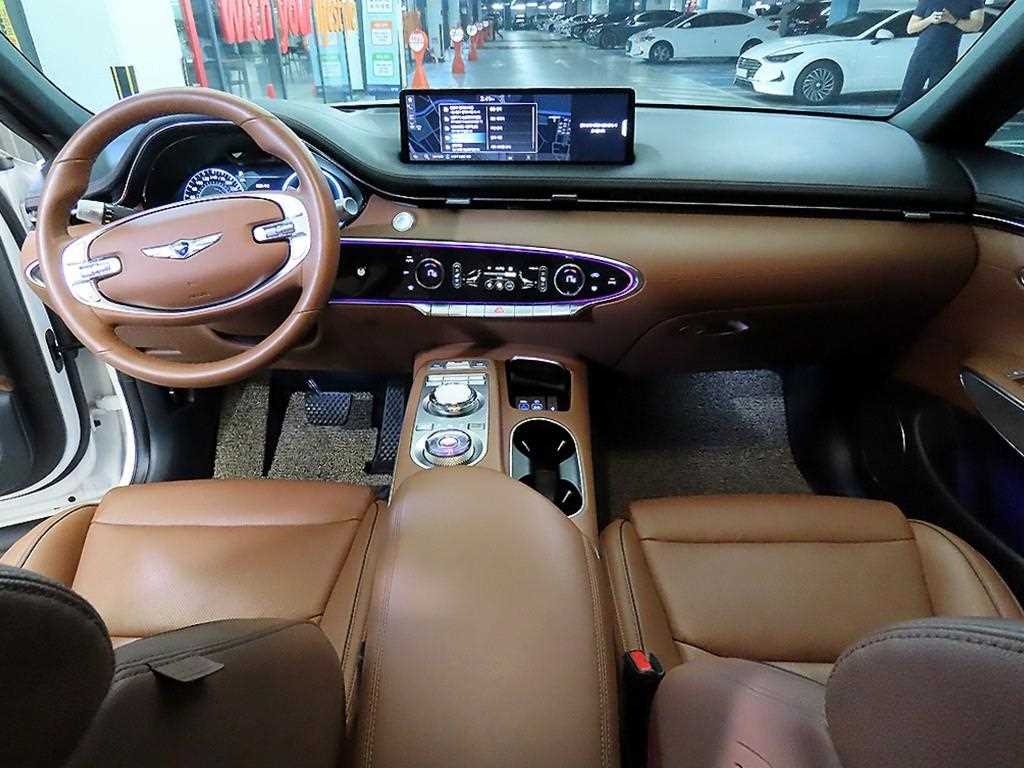 Genesis GV70 - Vista 10