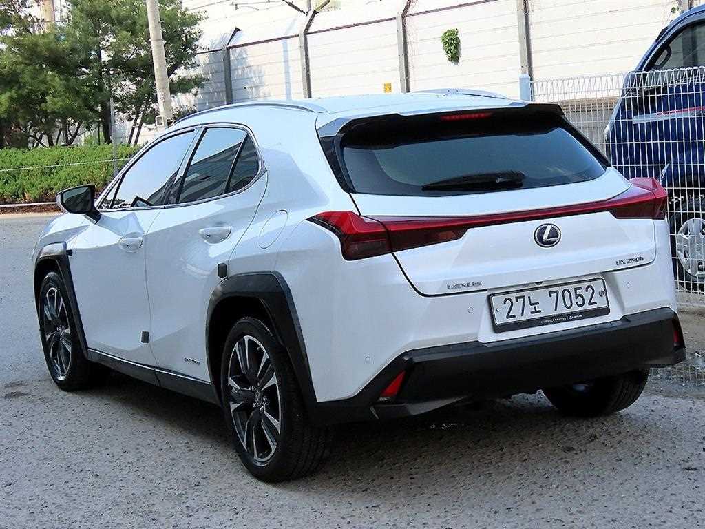 Lexus UX - Vista 3
