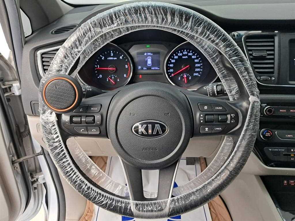KIA Carnival - Vista 7