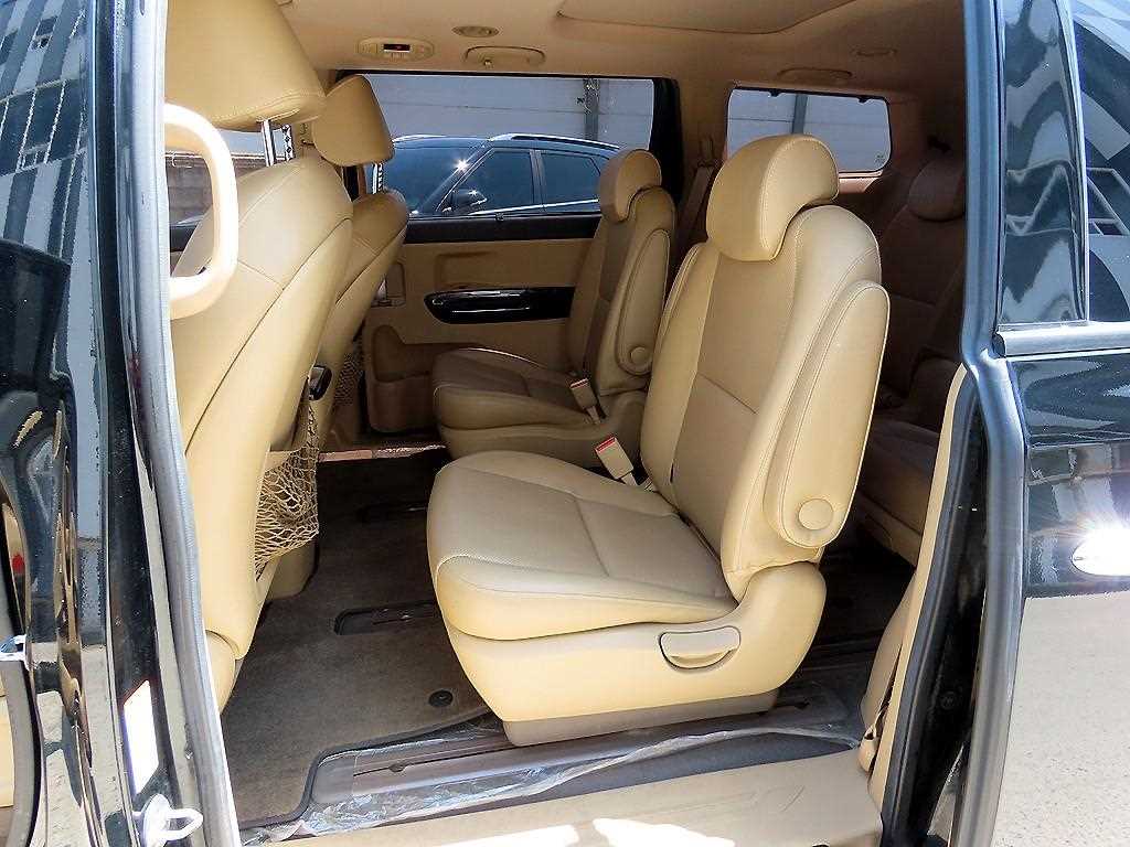 KIA Carnival - Vista 6