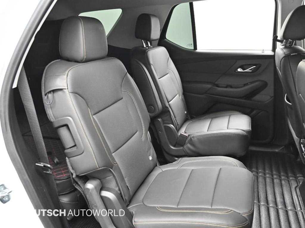 Chevrolet Travers - Vista 12