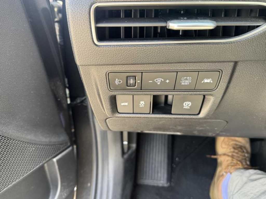 HYUNDAI Sonata - Vista 11