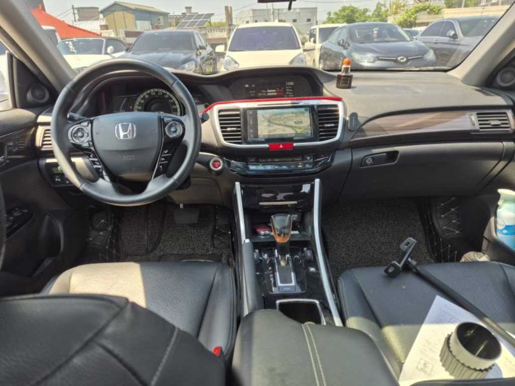 Honda Accord - Vista 8