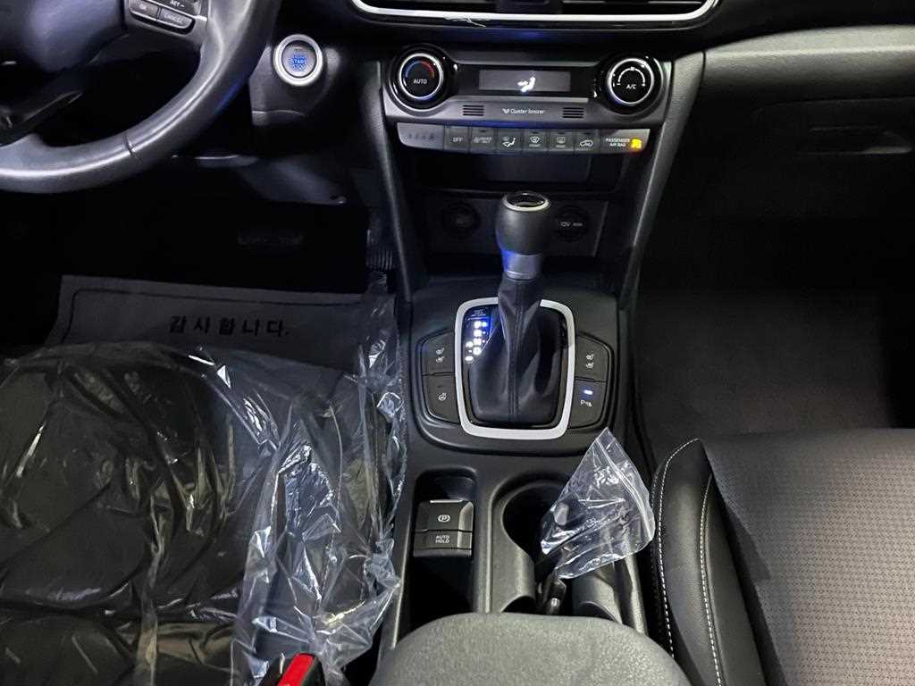 HYUNDAI Kona - Vista 10
