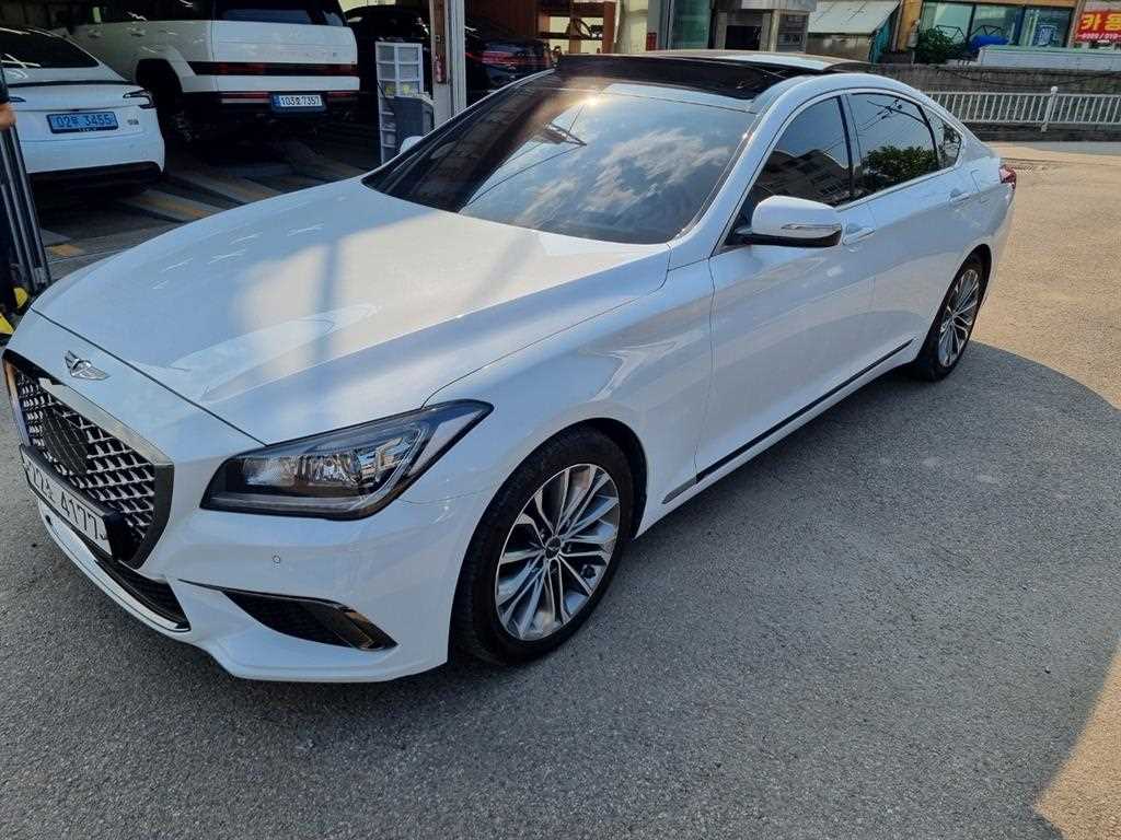 HYUNDAI Genesis - Vista 3