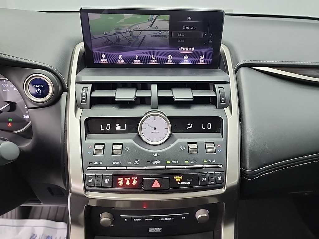 Lexus NX - Vista 10