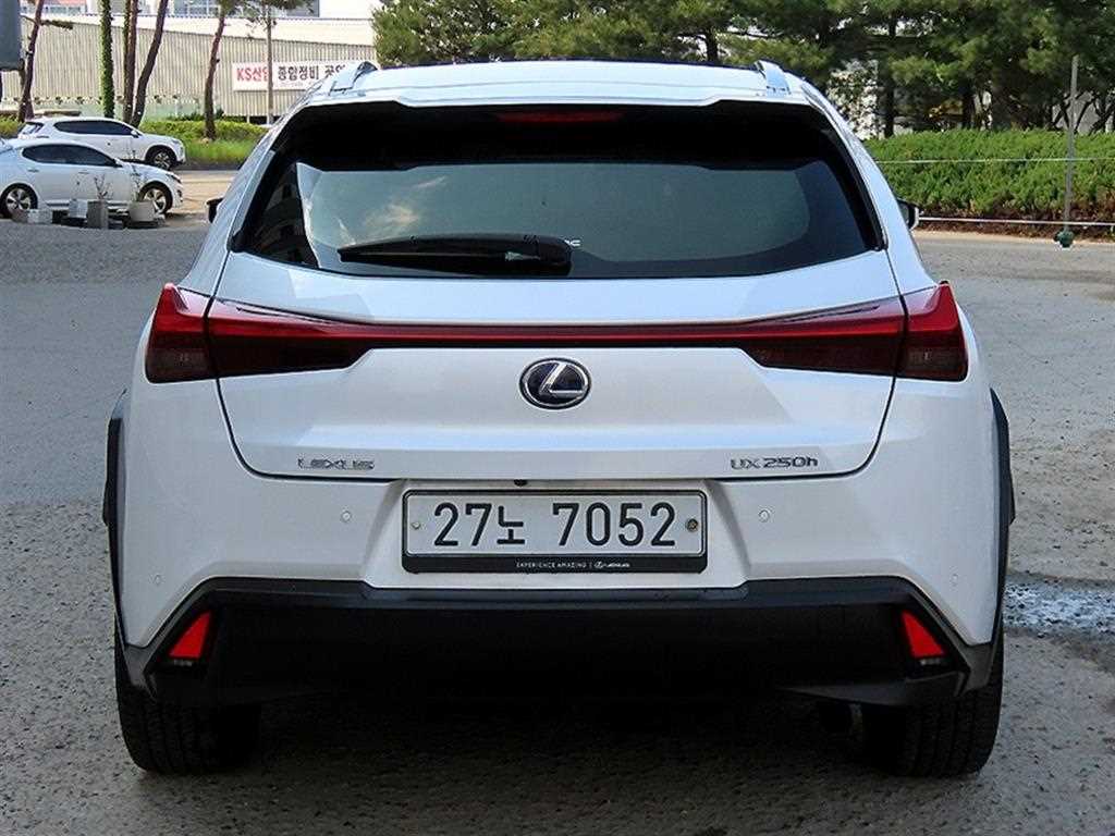 Lexus UX - Vista 4