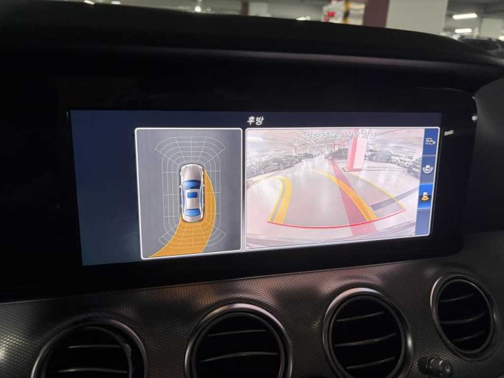 Mercedes Benz E class - Vista 7