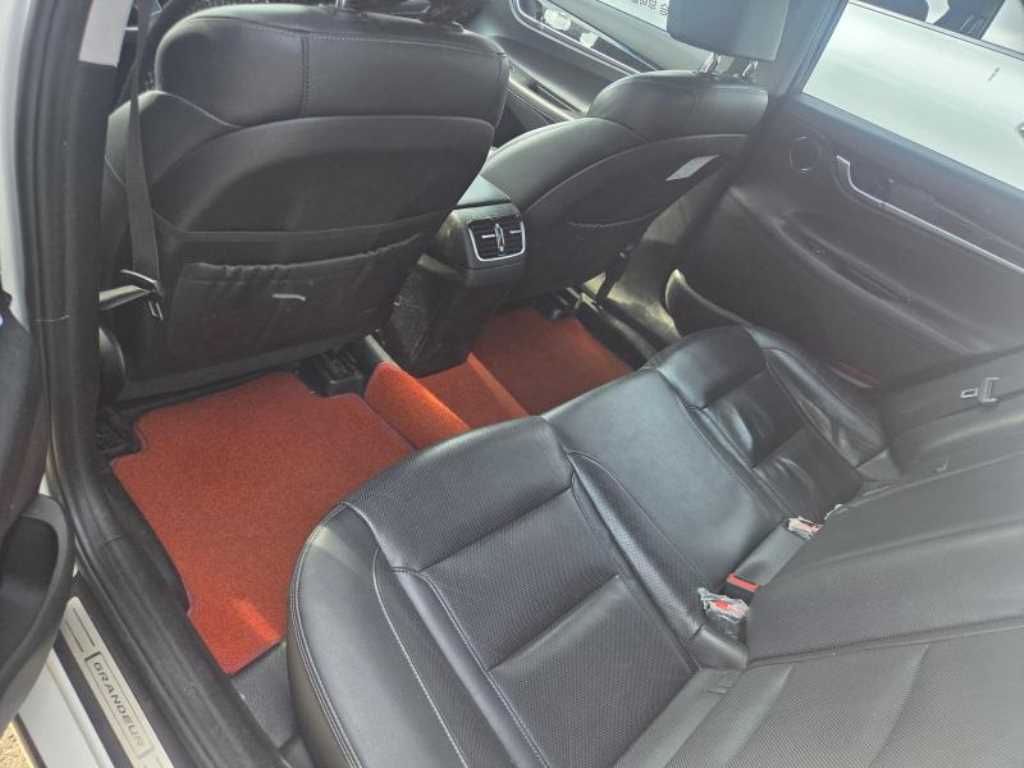 HYUNDAI Grandeur - Vista 5