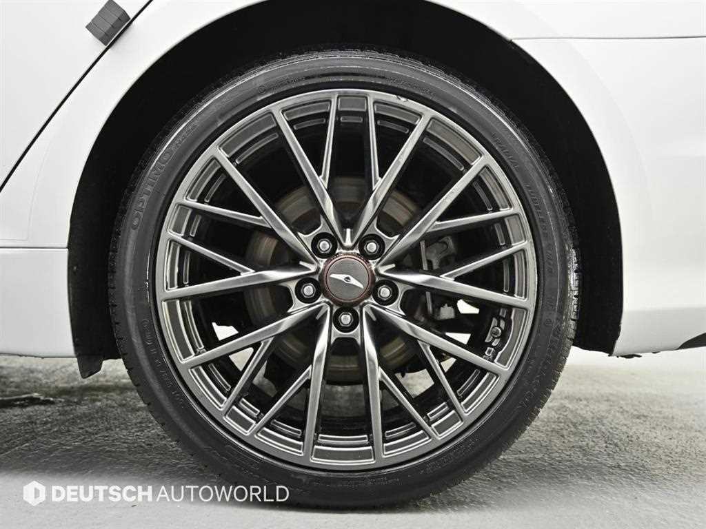 HYUNDAI Genesis - Vista 5