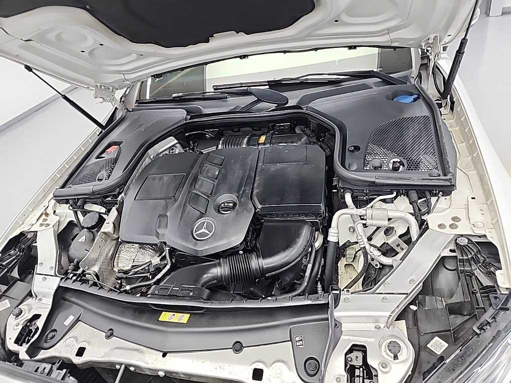 Mercedes Benz E class - Vista 5