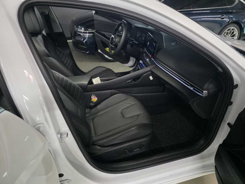 HYUNDAI Avante - Vista 11