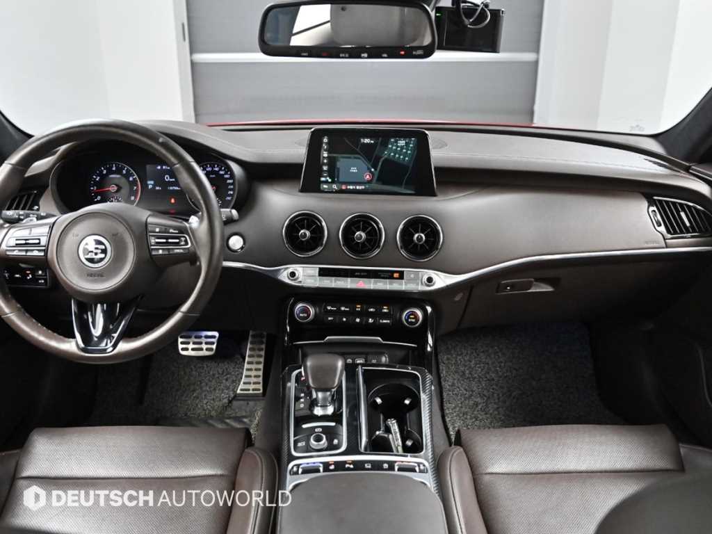 KIA Stinger - Vista 8