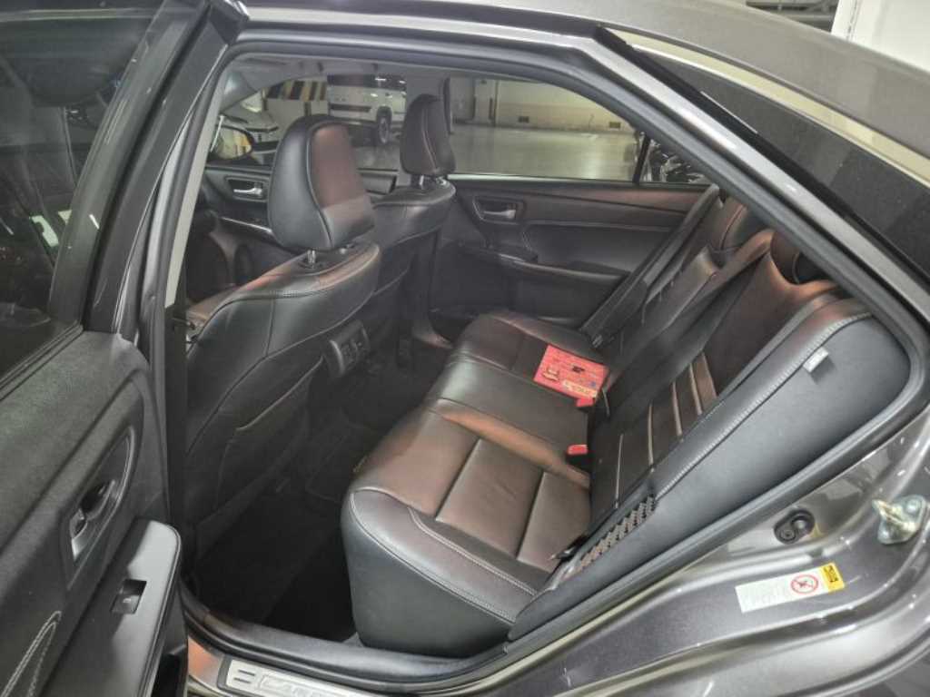 Toyota Camry - Vista 8
