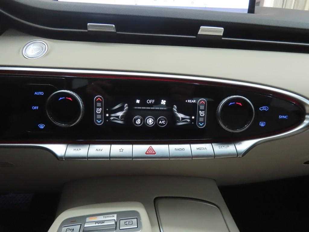 Genesis GV70 - Vista 11