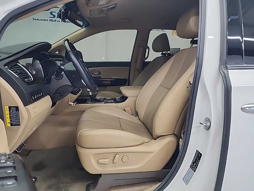KIA Carnival - Vista 12