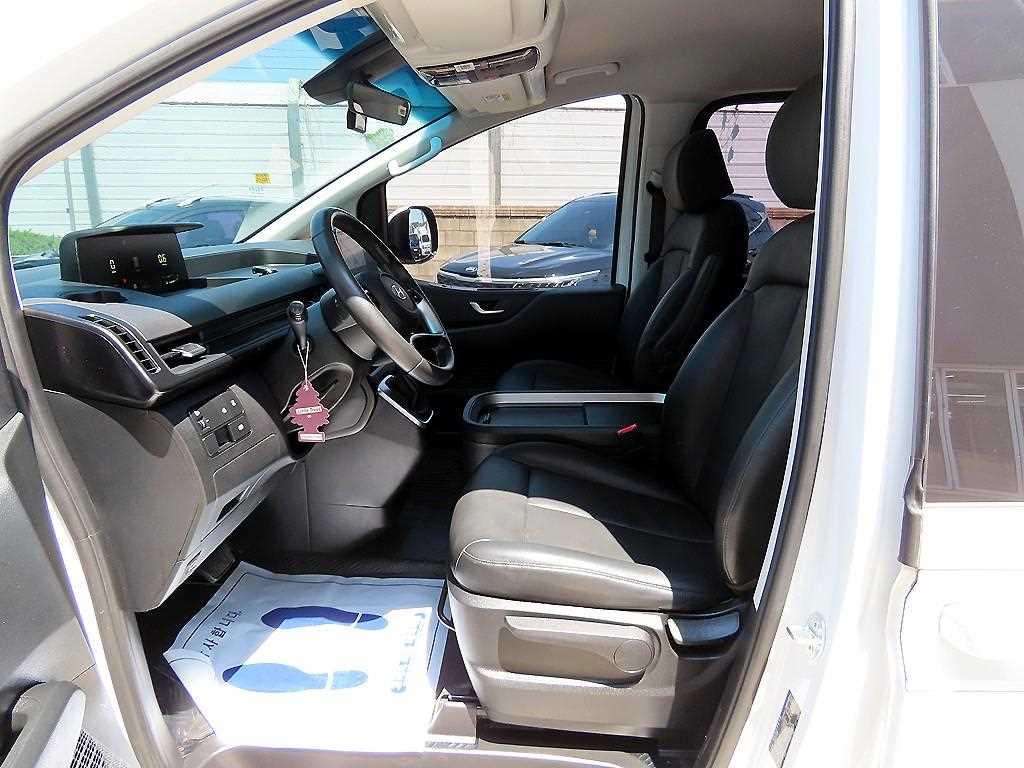 HYUNDAI Staria - Vista 5