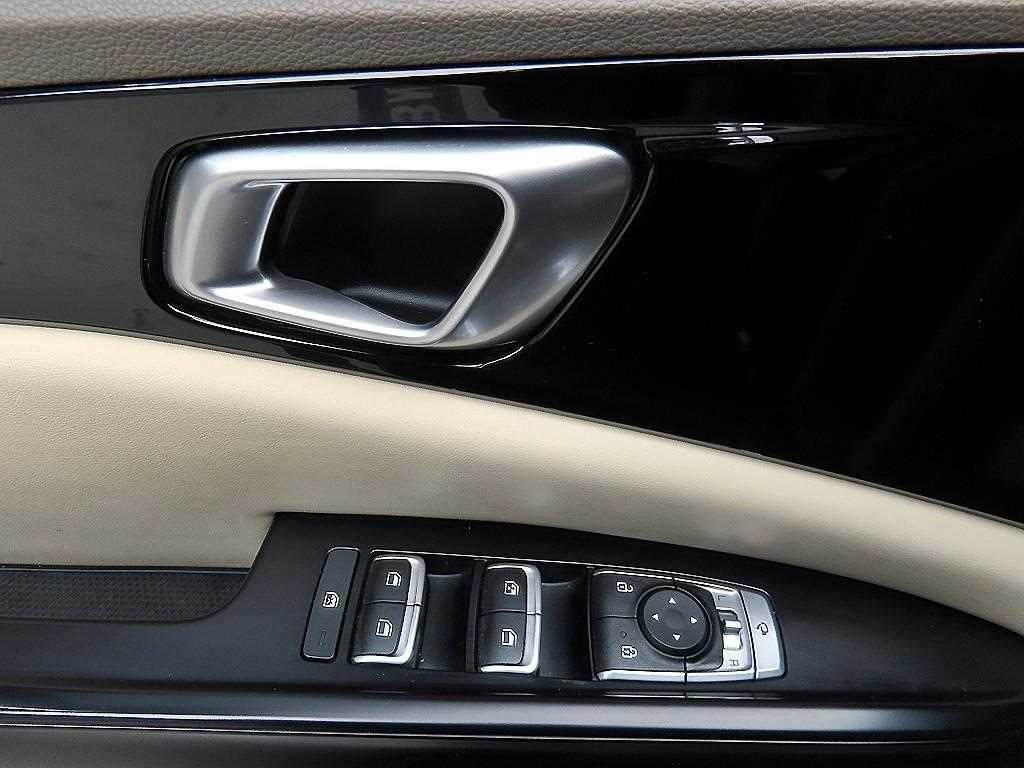 KIA Carnival - Vista 11