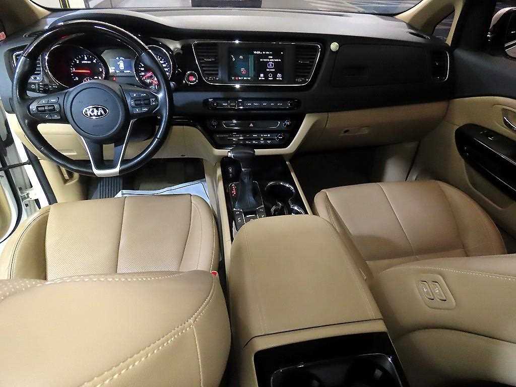 KIA Carnival - Vista 10