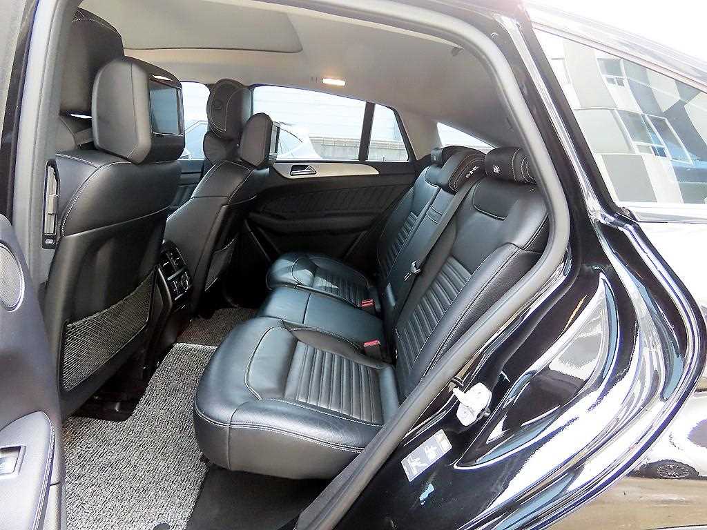 Mercedes Benz GLE Class - Vista 6