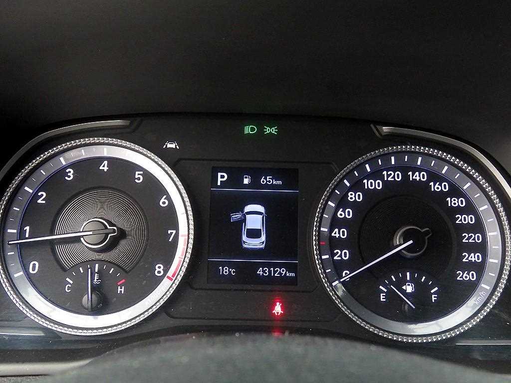 HYUNDAI Sonata - Vista 12