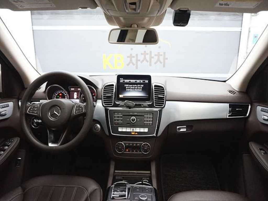 Mercedes Benz GLE Class - Vista 11