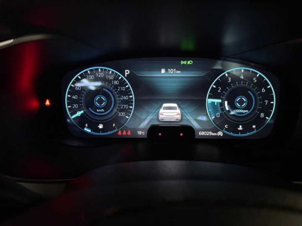 Genesis G70 - Vista 9