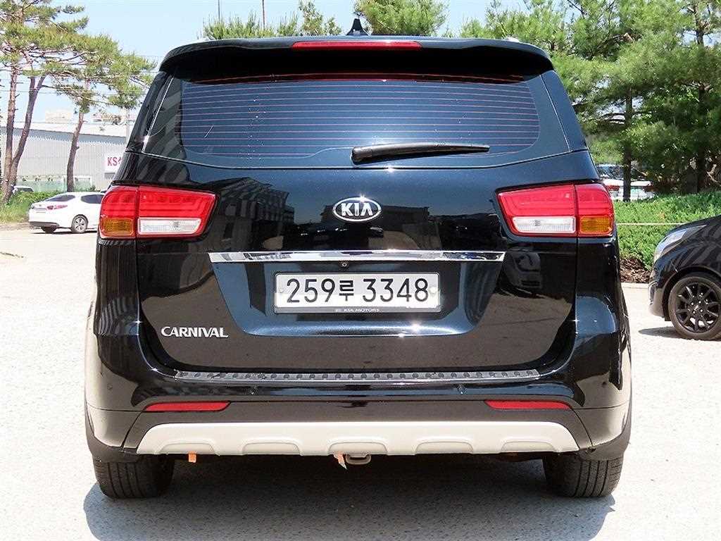 KIA Carnival - Vista 4