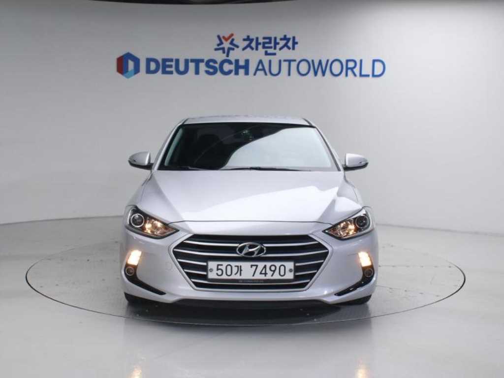 HYUNDAI Avante - Vista 3