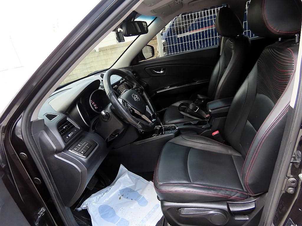 Ssangyong Tivoli - Vista 5