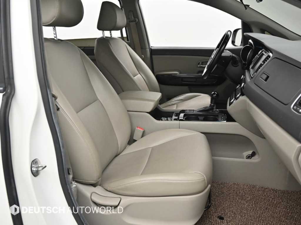 KIA Carnival - Vista 10