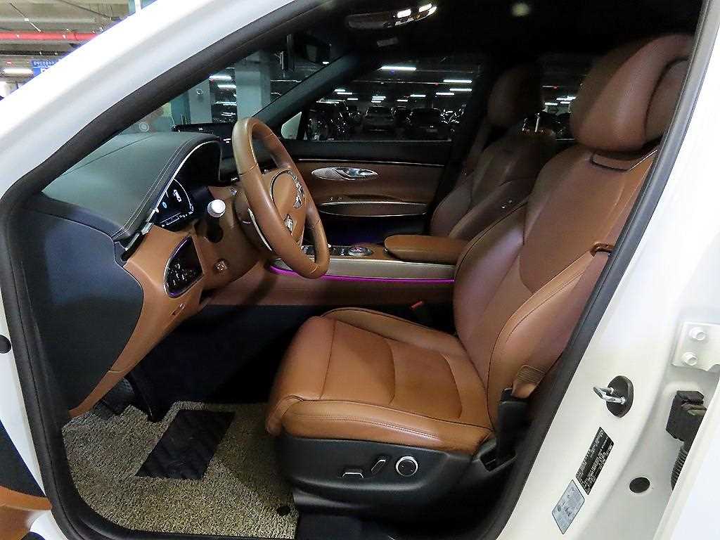 Genesis GV70 - Vista 6