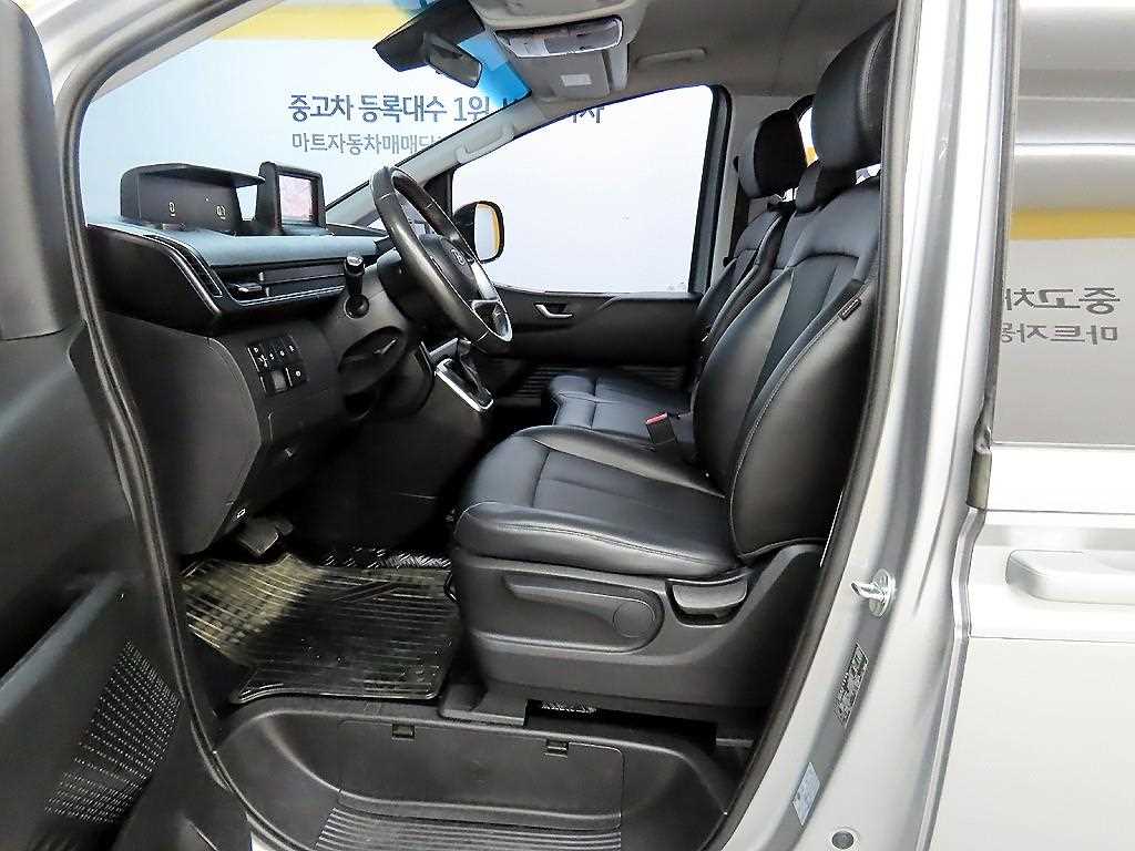 HYUNDAI Staria - Vista 5